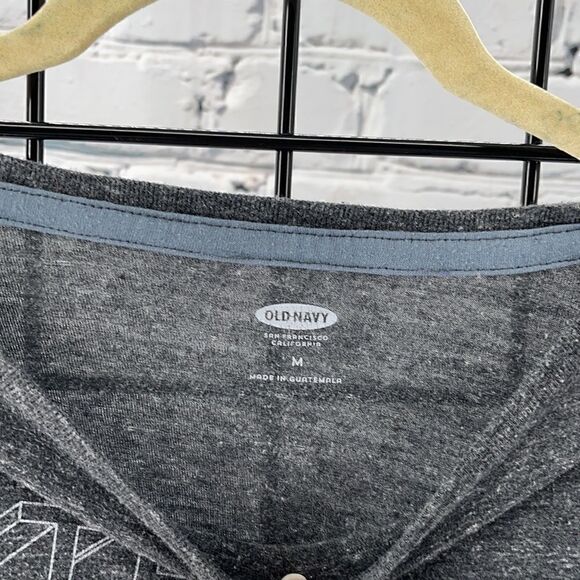 Old navy tee M  - Picture 3 of 4
